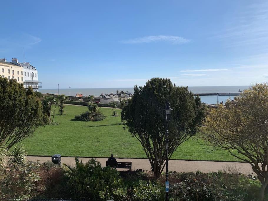 Georgian 5 Storey House, Seaviews, Cinema Room แรมส์เกท ภายนอก รูปภาพ