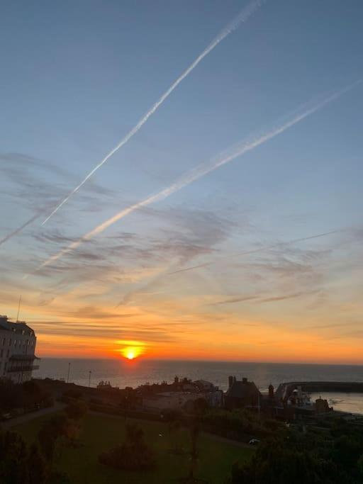 Georgian 5 Storey House, Seaviews, Cinema Room แรมส์เกท ภายนอก รูปภาพ
